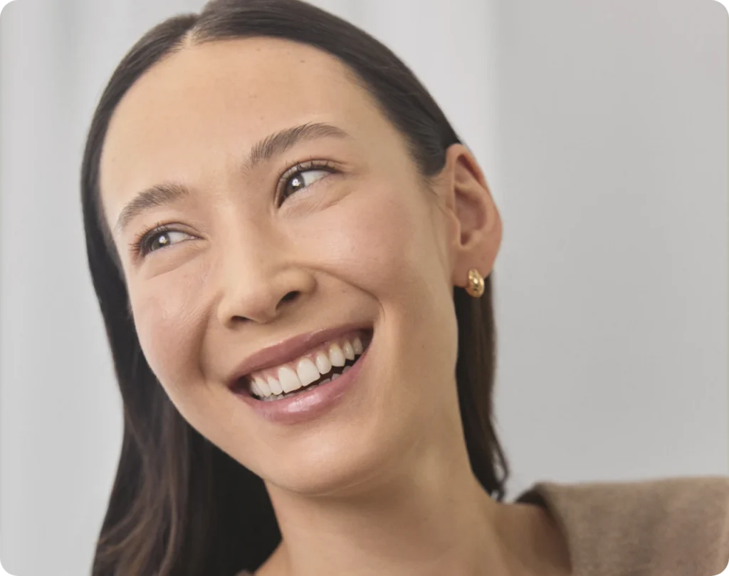 Smiling brunette woman.